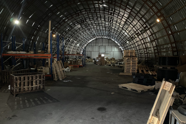 Продаж виробничого комплексу 4340 м2 з ділянкою 6,3 га, Київська область, Баришівка